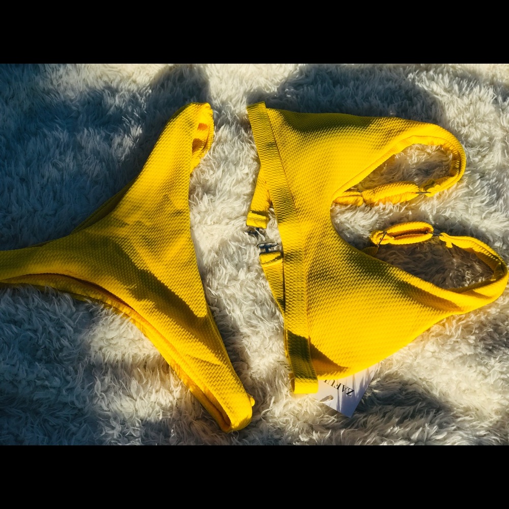 Bathing suits - Picture 2 of 5